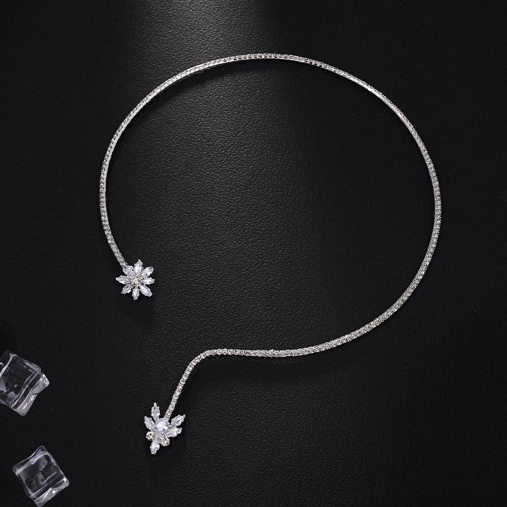 Women's Elegant Necklace - Minimalist Floral Jewelry with Sparkling Chain, Wedding Party Everyday Necklace for Year-Round Wear, Luxury Collarbone Chain for Formal & Casual Outfits, Sophisticated Design, Stylish Accessory, Statement Piece, Fashion Lovers