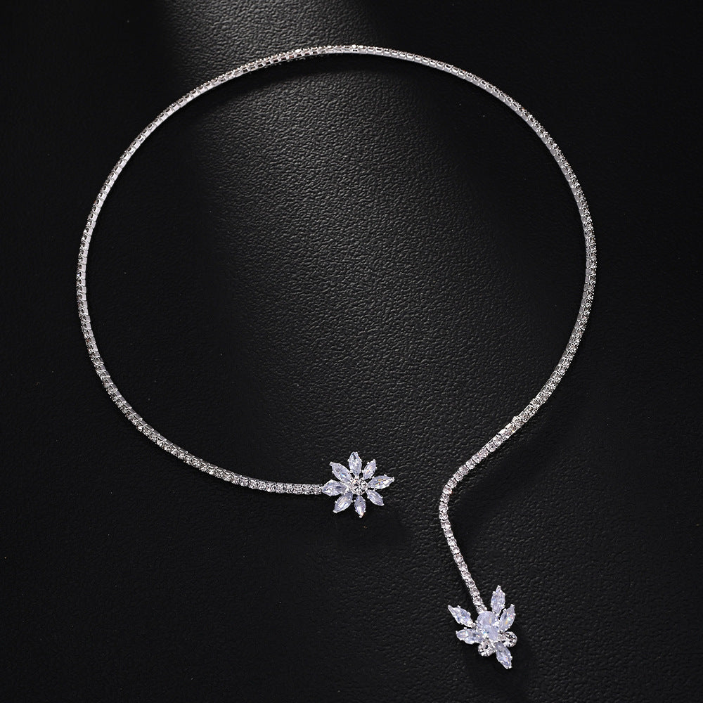 Women's Elegant Necklace - Minimalist Floral Jewelry with Sparkling Chain, Wedding Party Everyday Necklace for Year-Round Wear, Luxury Collarbone Chain for Formal & Casual Outfits, Sophisticated Design, Stylish Accessory, Statement Piece, Fashion Lovers